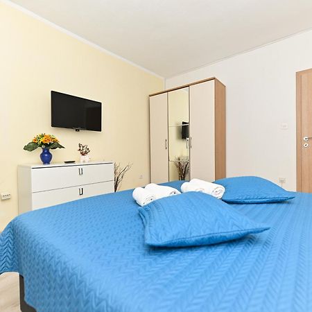 Apartmani Dolores คาชเตลา ภายนอก รูปภาพ