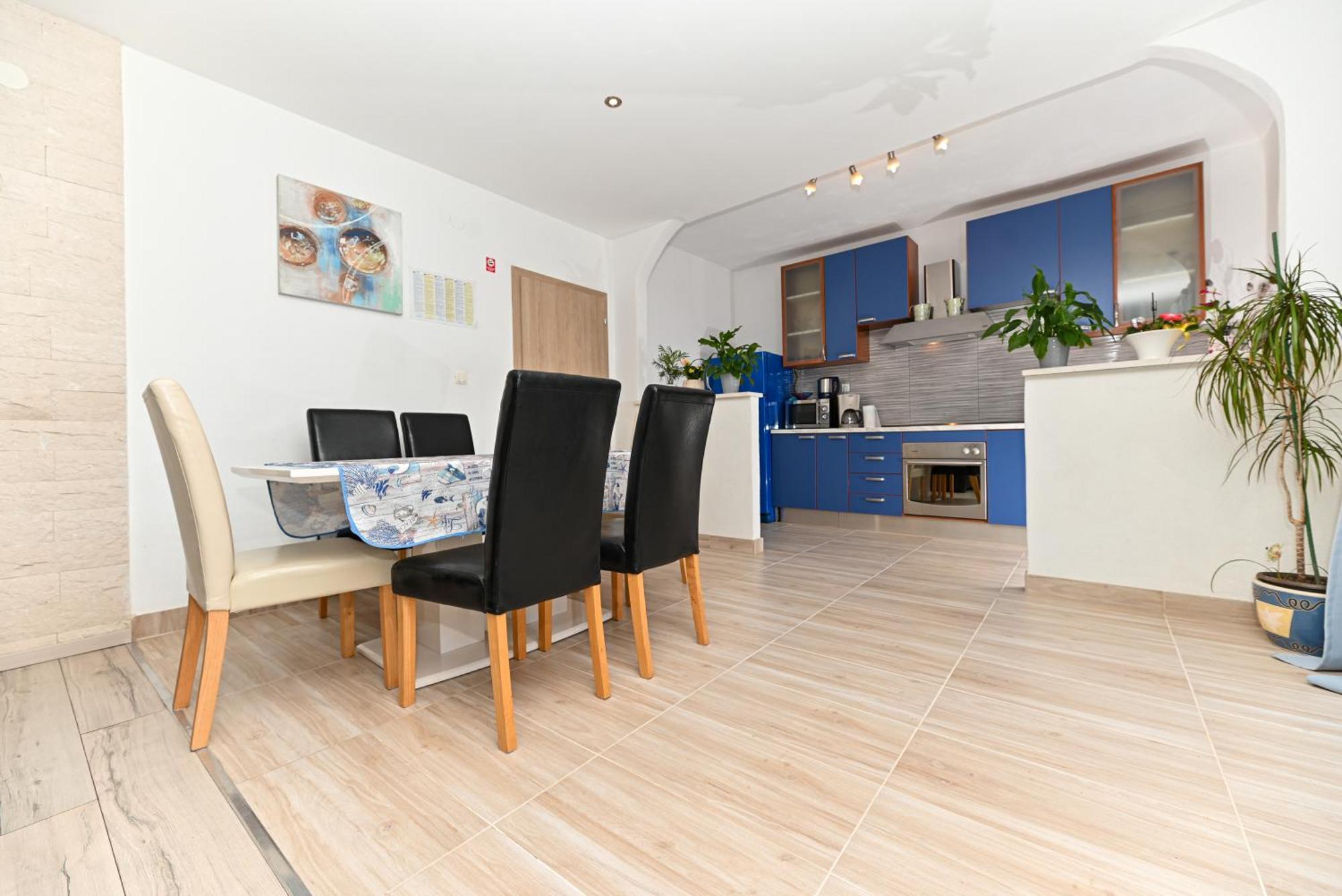 Apartmani Dolores คาชเตลา ภายนอก รูปภาพ