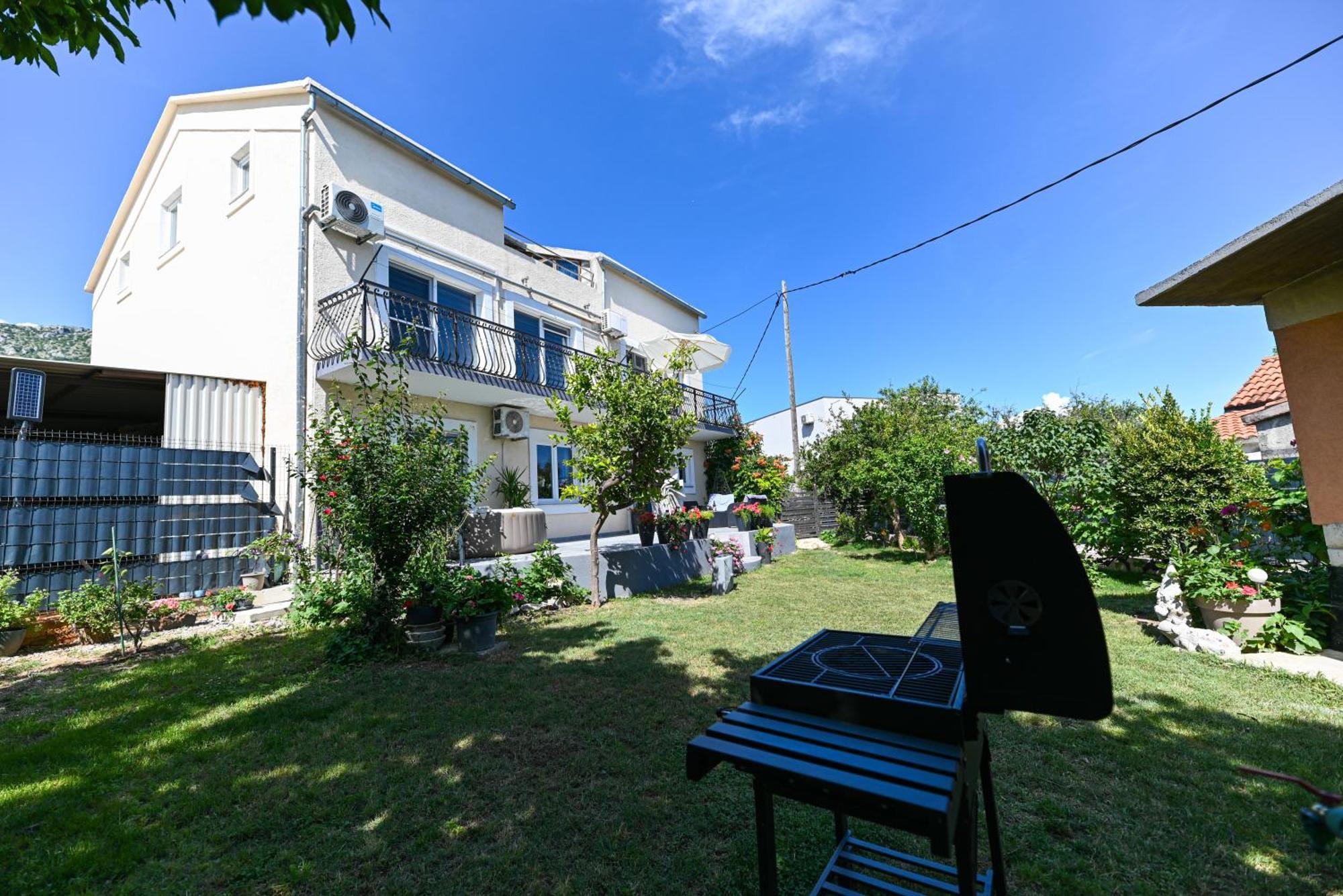Apartmani Dolores คาชเตลา ภายนอก รูปภาพ