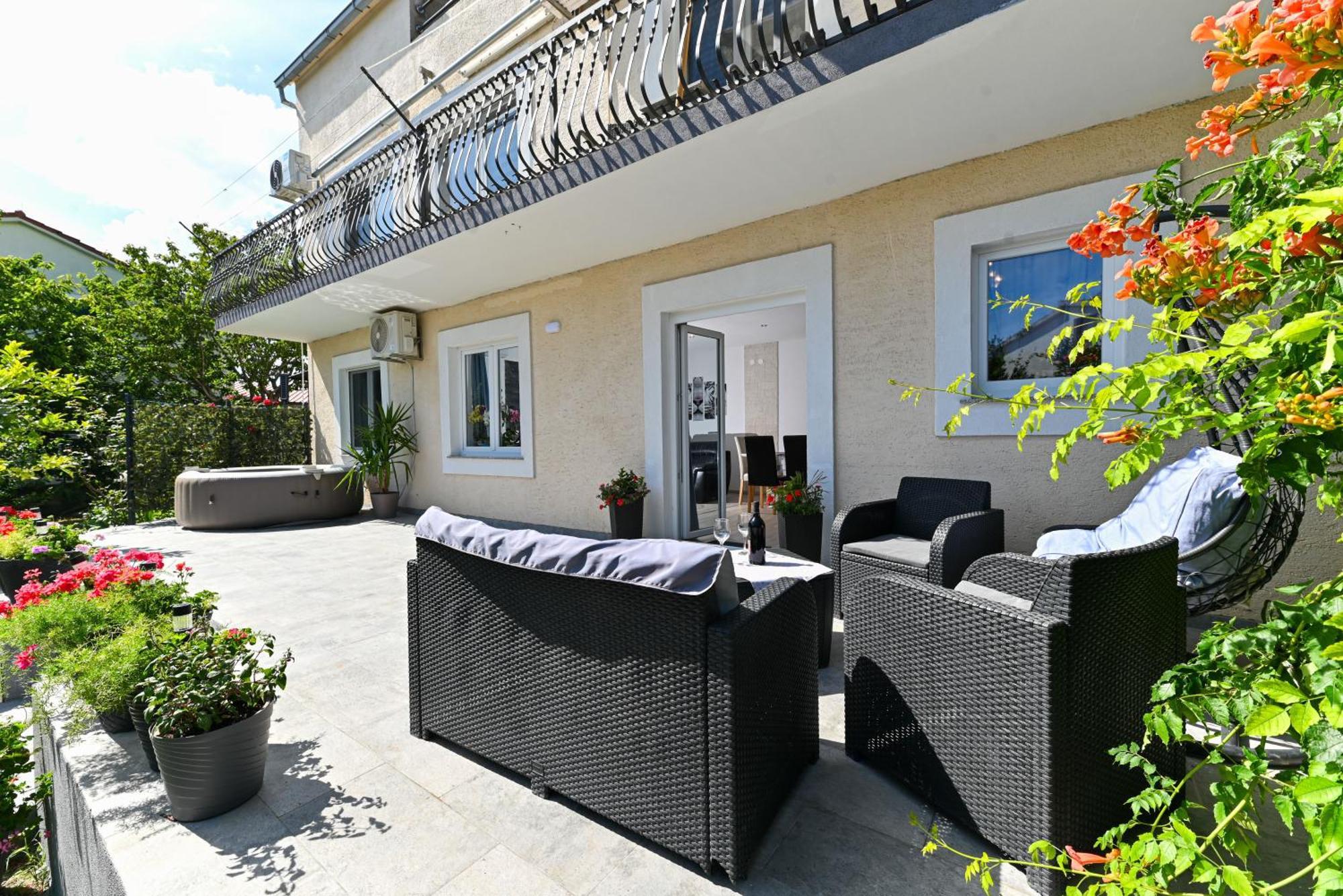 Apartmani Dolores คาชเตลา ภายนอก รูปภาพ