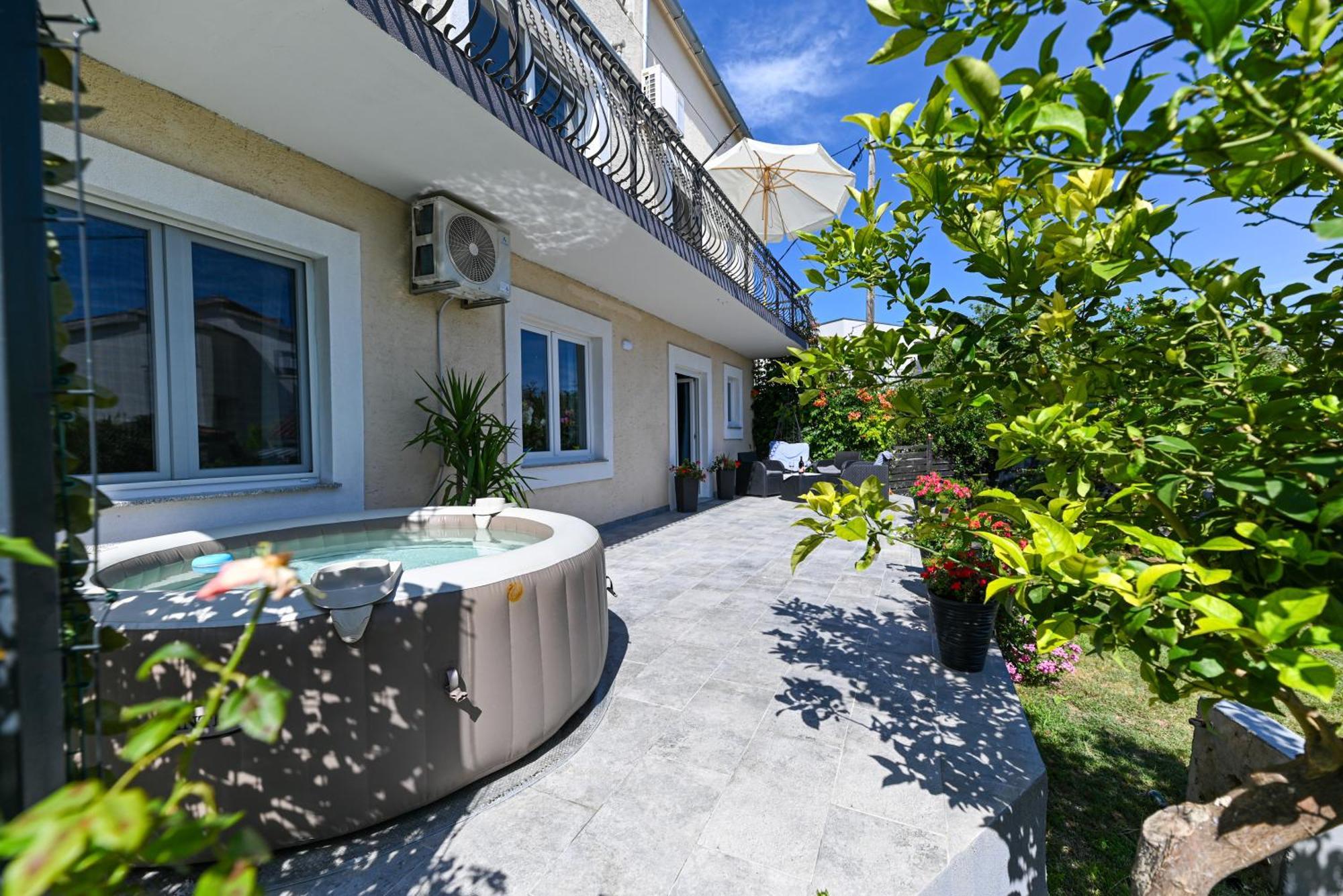 Apartmani Dolores คาชเตลา ภายนอก รูปภาพ