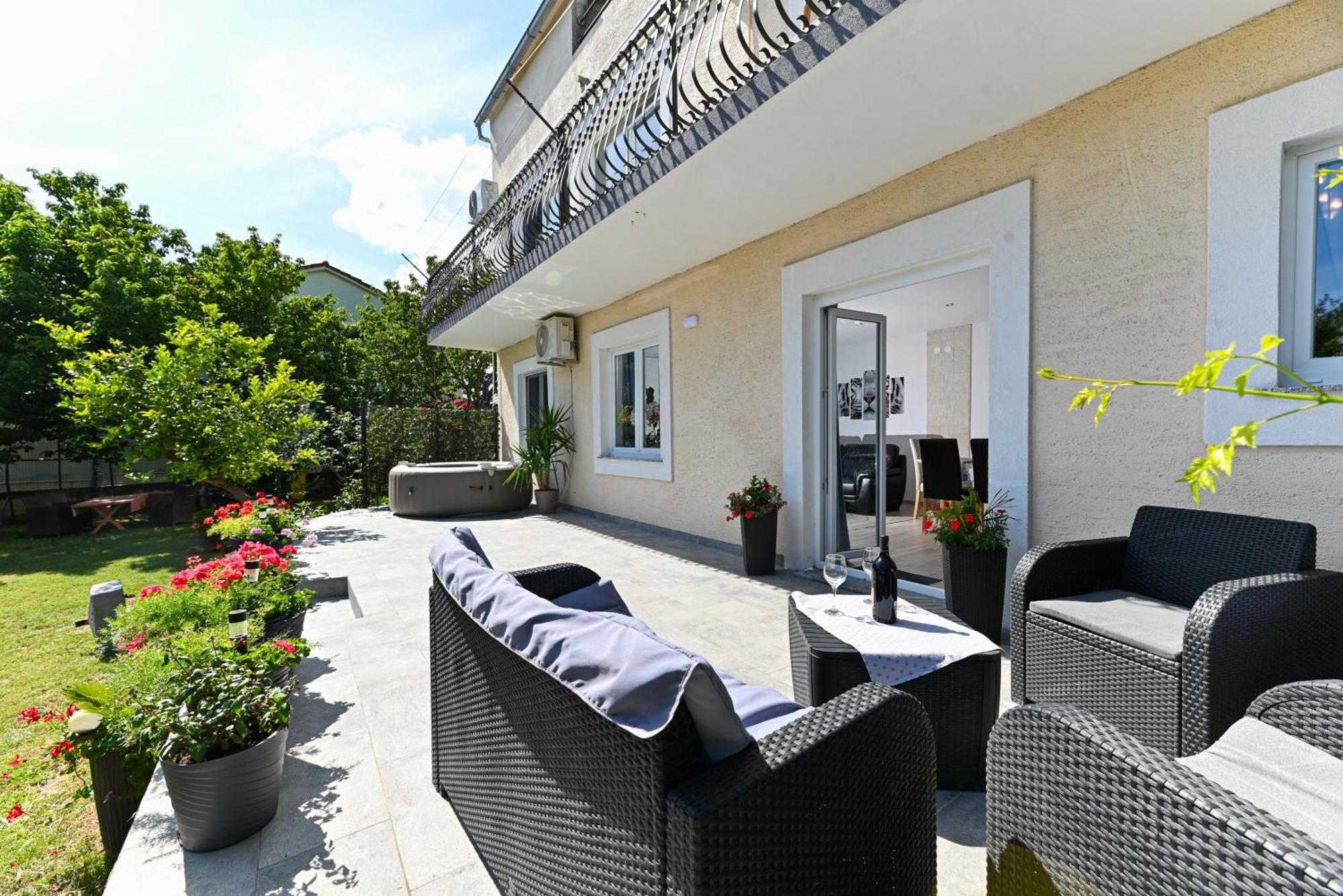 Apartmani Dolores คาชเตลา ภายนอก รูปภาพ